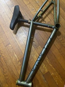 Kink Launch Frame