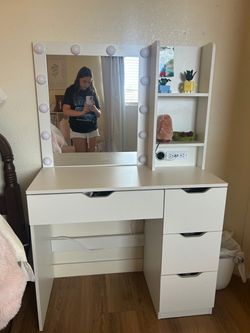 Make up vanity