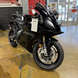2025 Yamaha R9