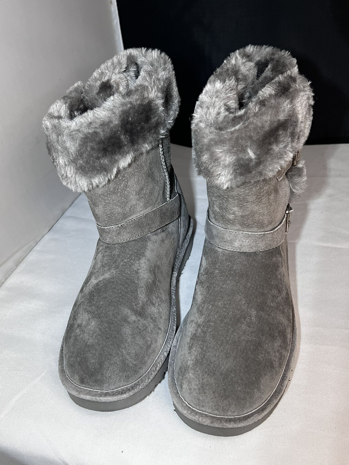 New Lamo Snow Boots Womens Size 10