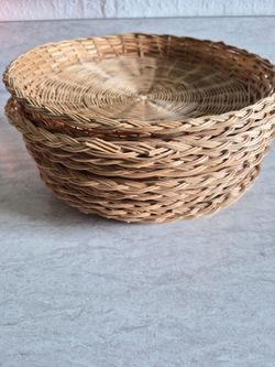 Wicker Disposable Plate Holder