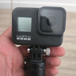 GoPro 8 Action Camera including Headstrap and Tripod 