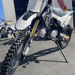 **Brand New Dirt Bike 125cc** - Adult size. - Kick Start. - Manual with Clutch. - 4 gears. - Mph 55-60 - Support up 450 lbs. - Alloy rims and suspensi