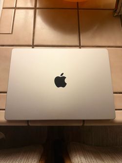 MacBook Pro m3 chip 14 inch, 16 ram 1tb storage