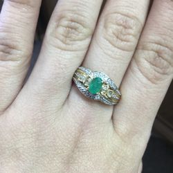 14K Oval Emerald Ring With Diamond 