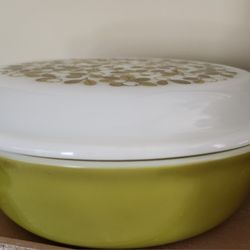 Pyrex Verde Green Casserole Dish 