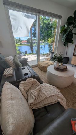 2 Hand-Woven Poufs Stools(Smoke-Free & Pet-Free Home) 2 Pufs Tejidos a Mano Hogar Libre de Humo y Mascotas