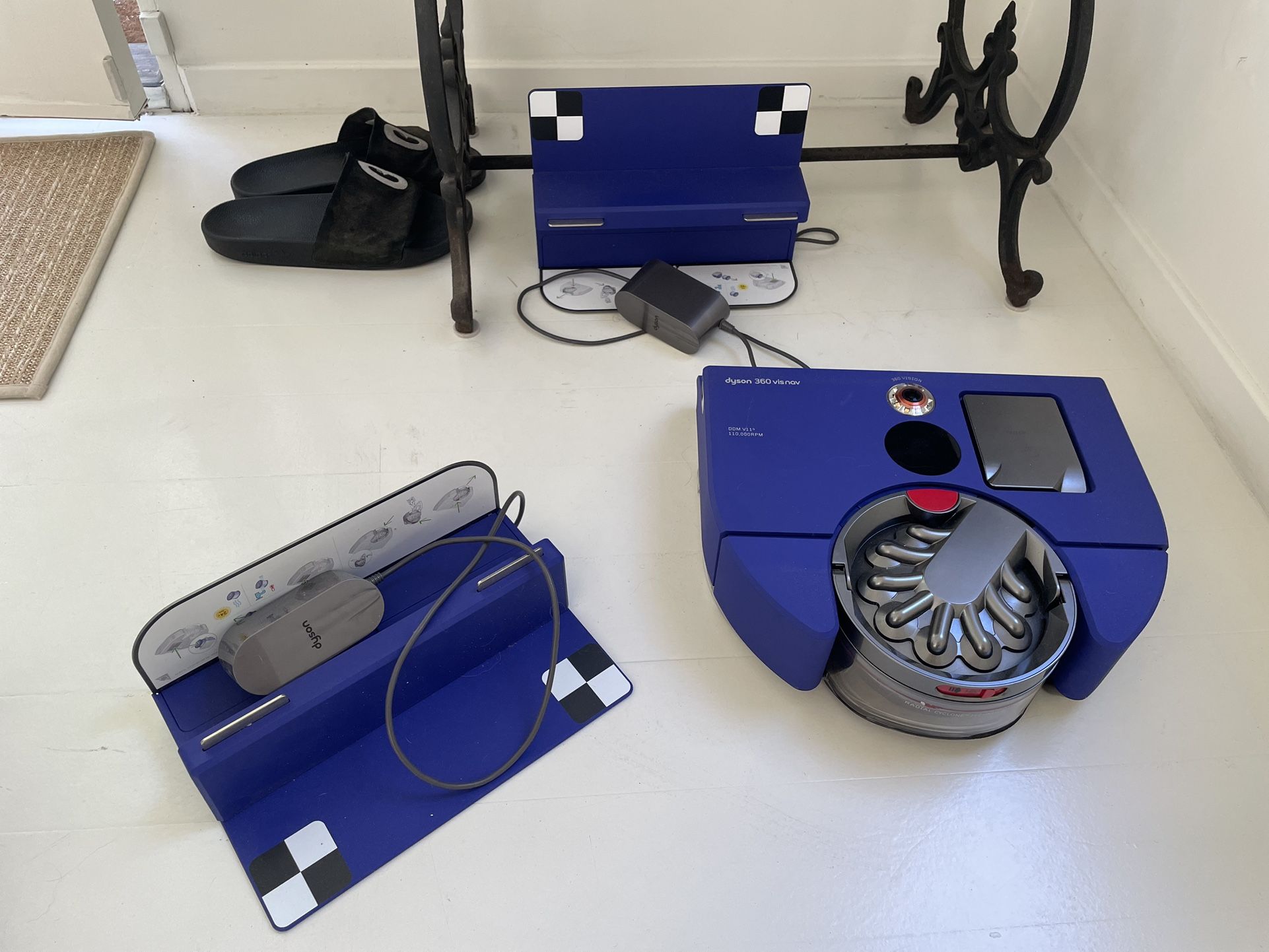 Dyson 360 Vis Nav + Extra Dock