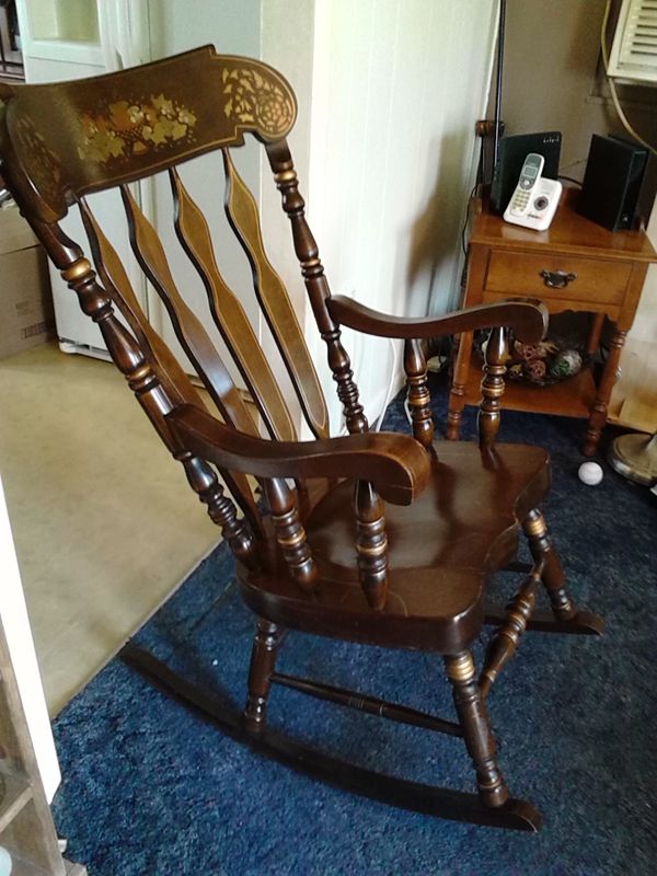 " VINTAGE ". Solid wood " KING SIZE " Rocking Chair !! Very. Good