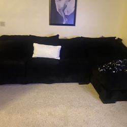 New Black Sectional Like New 