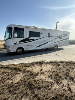 2007 Thor Four Winds Hurricane 34Y (Toy Hauler)