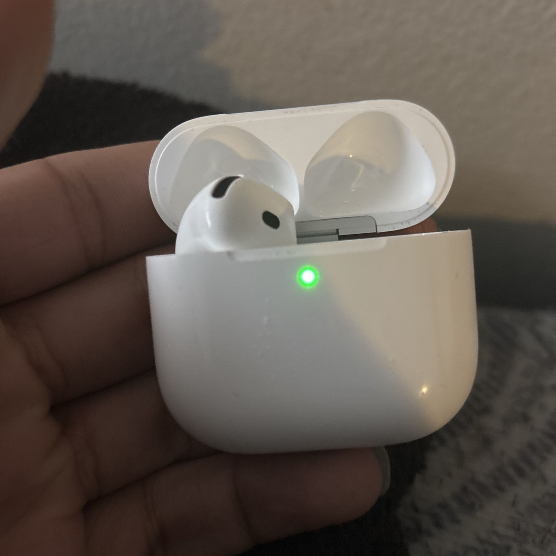 AirPod 4s