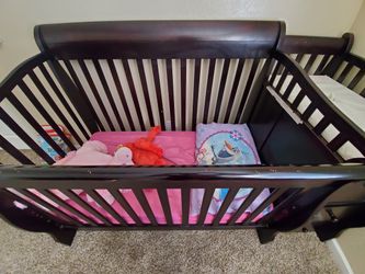 Sorelle 4 in 1 convertible crib