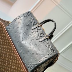 Louis Vuitton Keepall Essential Bag 