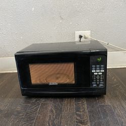 Sunbeam 0.7 cu ft Digital Microwave