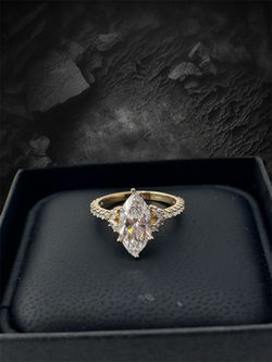 Marquise shape diamond ring side small marquise diamond