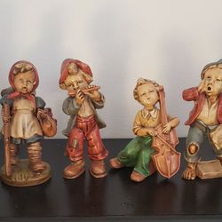 Set of 6 large figurines 