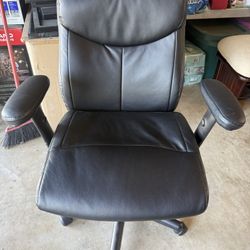 Free Leather Swivel Office Chair Great Condition