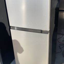 Vissani 10.1 cu. ft. Top Freezer Refrigerator in Stainless Steel, Garage Ready