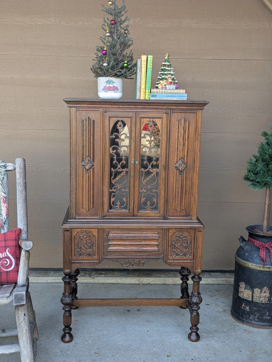 Antique William & Mary Style Carved Walnut Cabinet Hutch Cupboard Circa 20th Century 