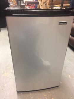 Magic chef 4.4 cubic ft min fridges