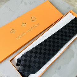 Tie/ Wallet