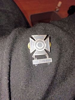 vintage US Army Rifle Marksman qualification badge