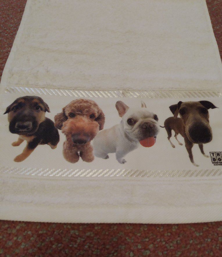 BRAND NEW THE DOG ARTIST COLLECTION WHITE COTTON DECORATIVE HAND TOWEL FOR KITCHEN OR BATH WITH EMBROIDERED TRIM 