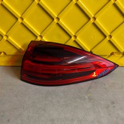 Porsche Cayenne Right Rear Tail Light 2015 2016 2017 2018 (contact info removed)2