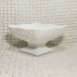 
Vintage Indiana glass co  White Milk Glass Pineapple and Floral Footed Dish . Diamond shape    3" H X 6 1/2" L X 4 1/2" W . Good condition and smoke 