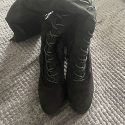 Thigh High Boots Size 8( Fashion Nova) Black