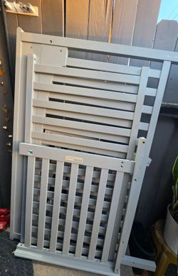 Graco Lauren 4 in 1 convertible crib (gray)