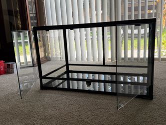Reptizoo glass enclosure with dual dome light