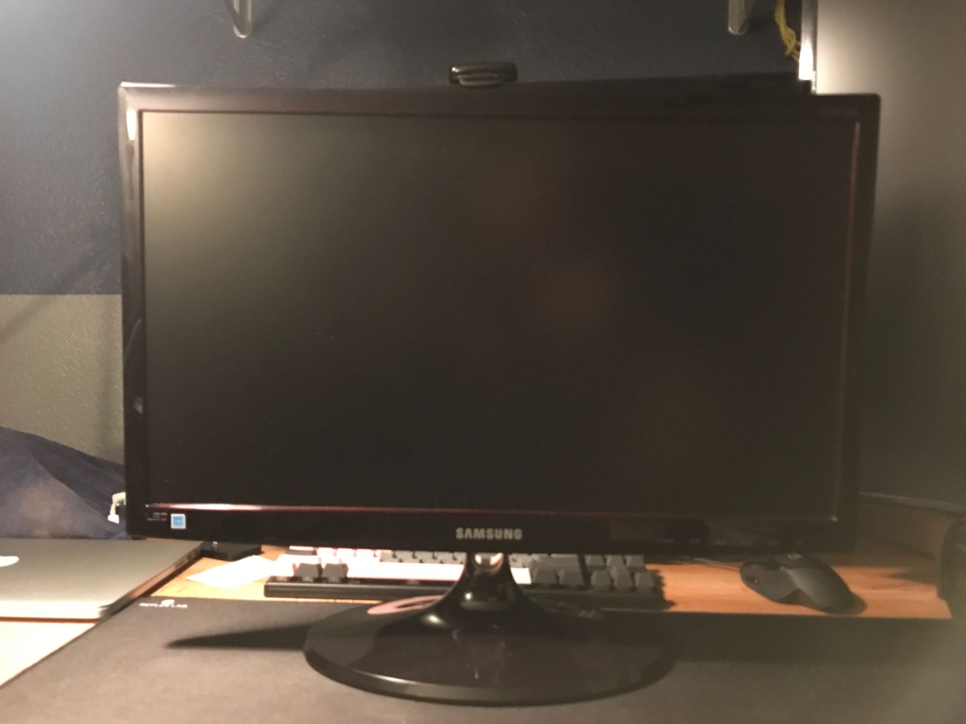 21.5” Samsung S22C300 computer monitor