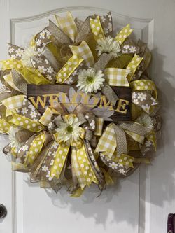 Homemade daisy wreath