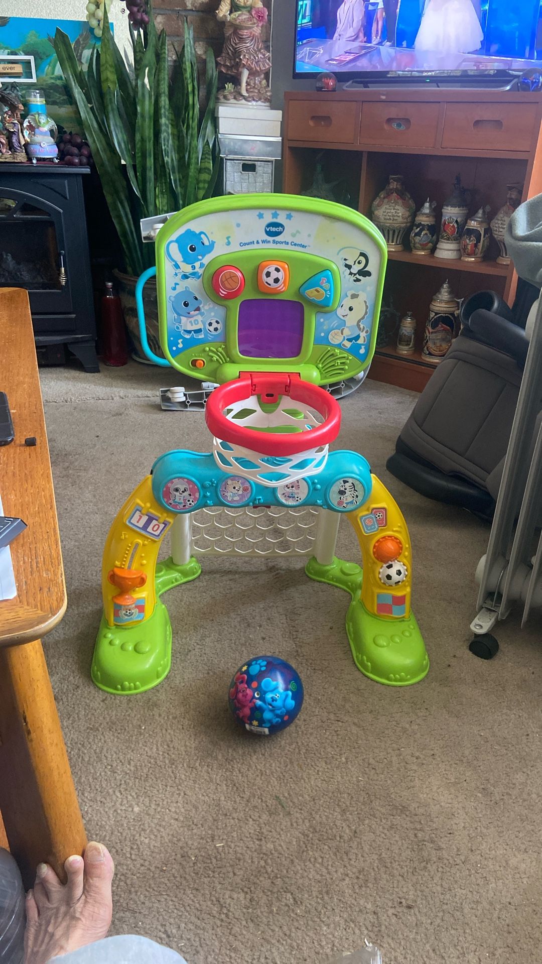 Basketball Hoop w/ Ball Price 7$. Pick Up. E. 72. and Grand View. E. Tacoma