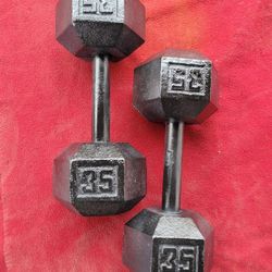SET OF 35LB.  HEXHEAD DUMBBELLS TOTAL 70LBs  11525 S HALSTED DUNKIN DONUTS/7111.S WESTERN WALGREENS  
70$  CASH ONLY AS IS.