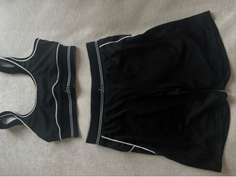 Brand New Alo Yoga Matching Set - Black & White (Sports Bra + Shorts) - Size Small