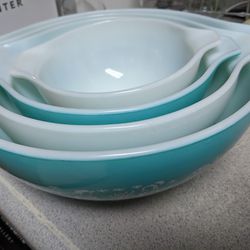 RARE: Vintage Pyrex Cinderella Bowls. Set Of 4 In Butter Print Pattern
