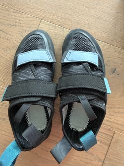 new climbing shoes - size euro 39/6 or 6.5