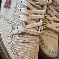 Ipath Reed skate shoes in natural hemp with rasta accents. 