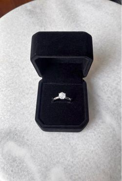 VVS1 Moissanite Engagement Ring 1ct