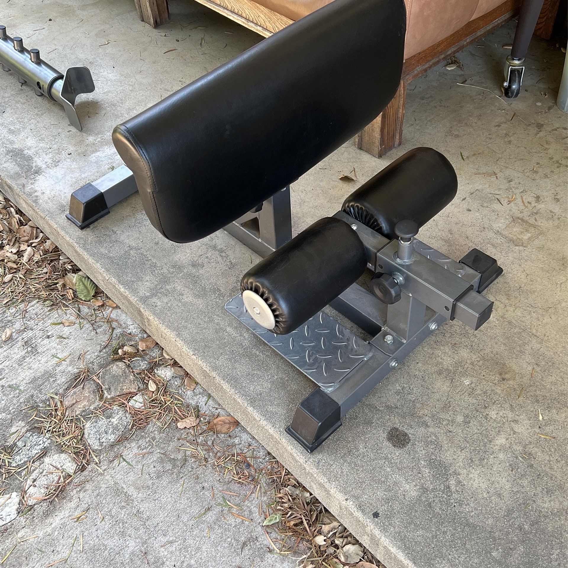 Sissy Squat Machine