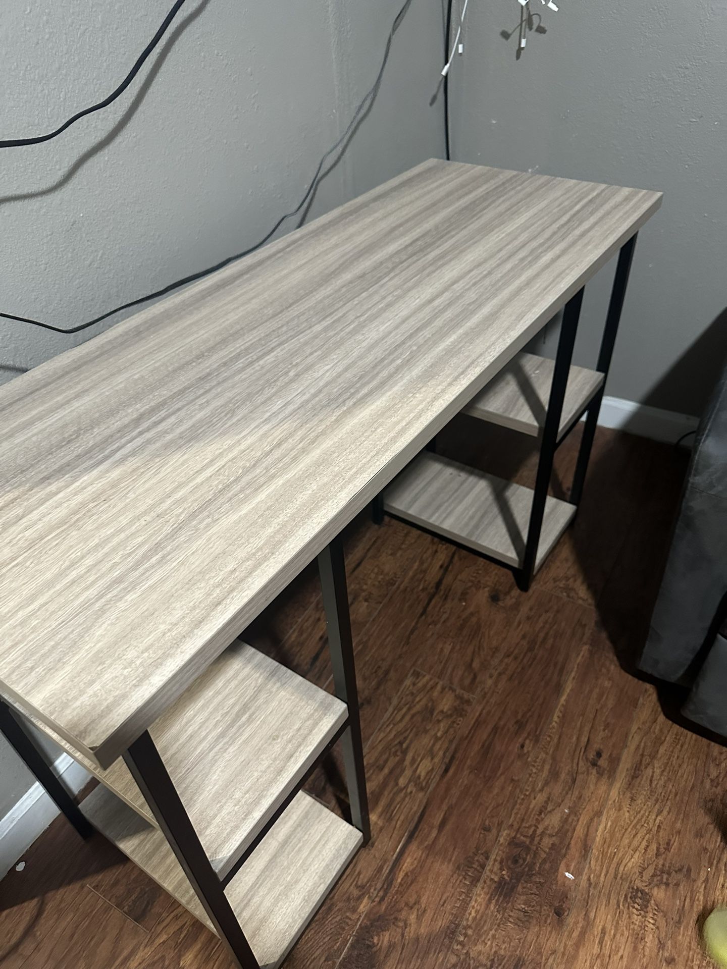 office desk / desk