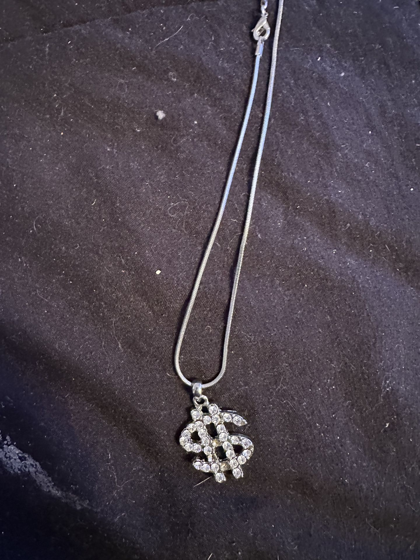 Louis Vuitton Necklace for Sale in North Tonawanda, NY - OfferUp