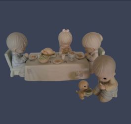 Precious Moments "We Gather Together To Ask The Lord's Blessing" Figurine Set