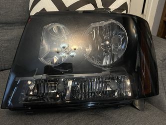 2007 Chevy Tahoe Driver Side Headlight