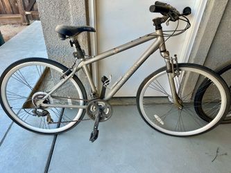 Schwinn Trailway Hybrid Bike