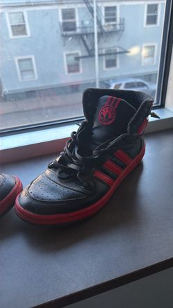 Used size 9 mens black and red addidas