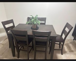 Dining Table Set